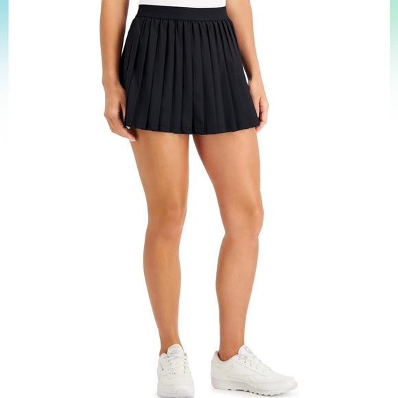 Tennis Black Pleated Skort - Picture 2 of 3